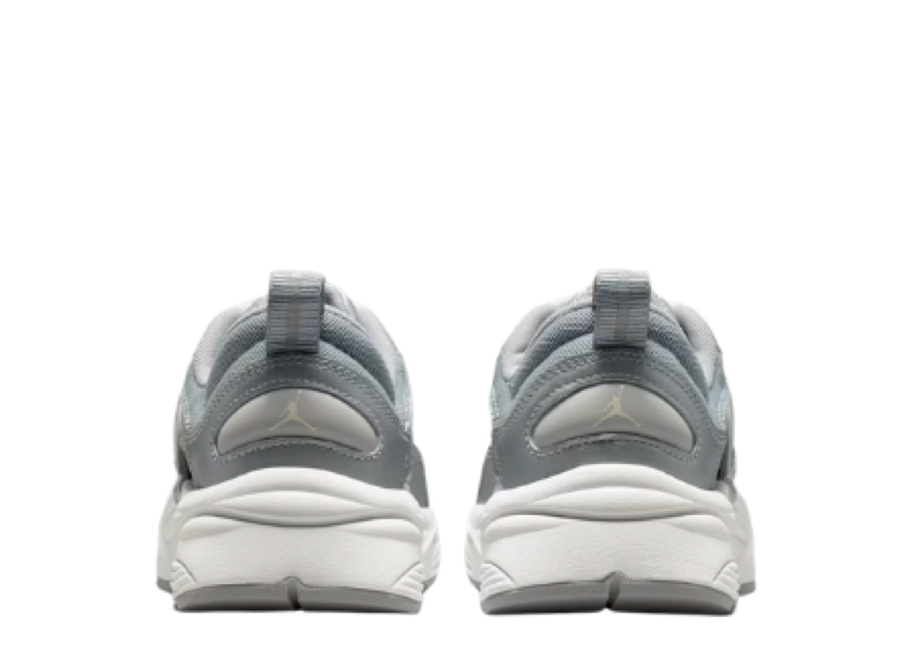 Air Jordan Trunner O/S Swan Wolf Grey Silver (Women's) - photo 3