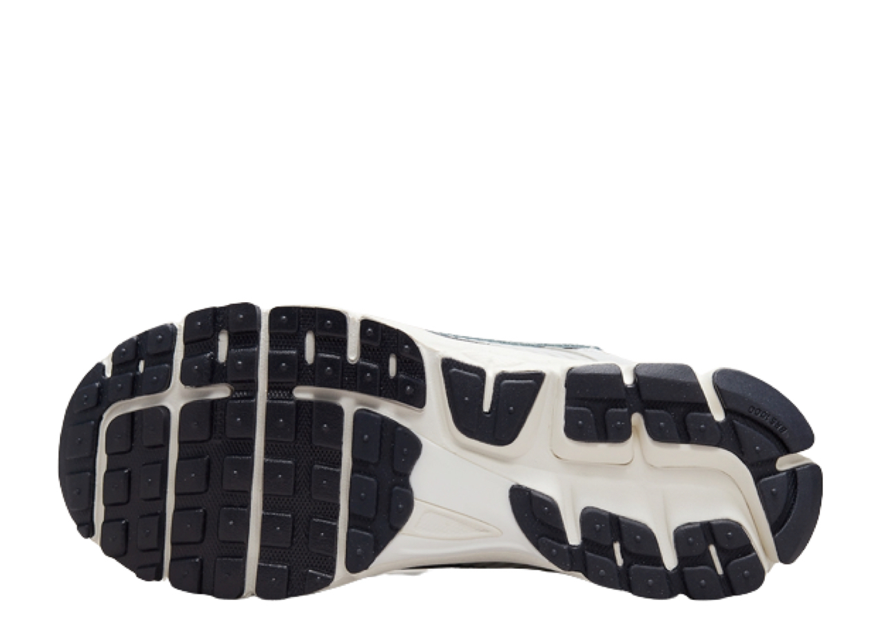 Nike Zoom Vomero 5 Photon Dust Metallic Silver (Women's) - photo 4