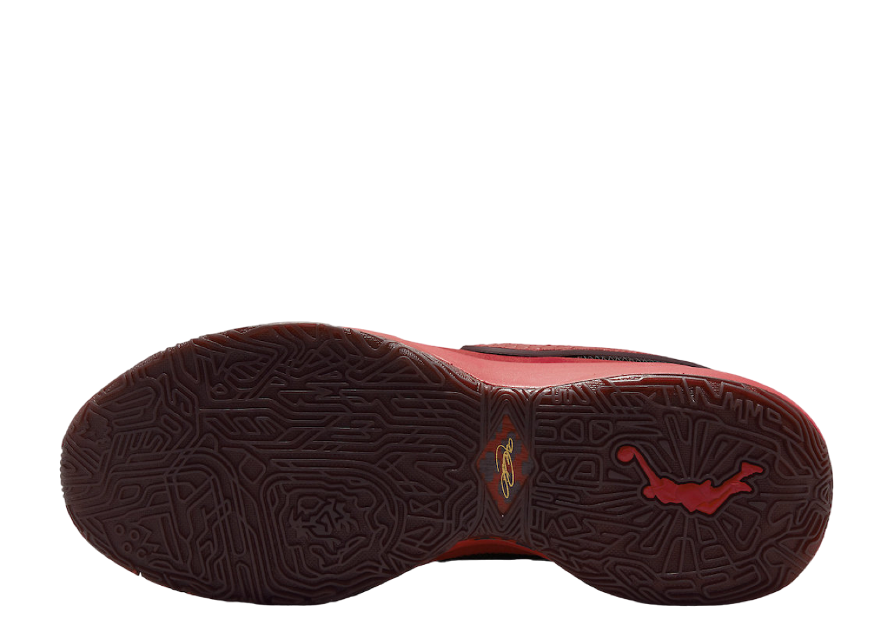 Nike Liverpool F.C. x LeBron 20 - photo 4